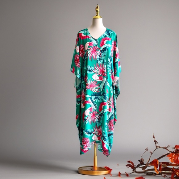 0095/ Tropical Leaves Pattern Kaftan, Hawaiian Mumu - Picture 4 of 11